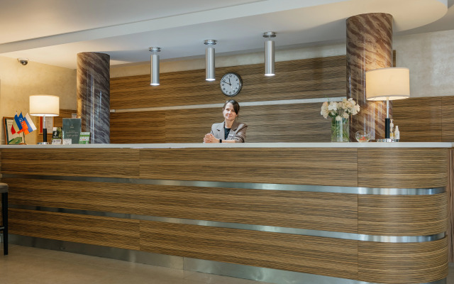 Yolochka Hotel