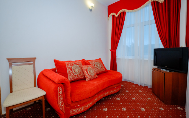 Kiparis Hotel