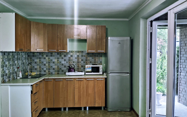 Domik dlya Semeynogo Otdykha na Beregu Ozera Private House