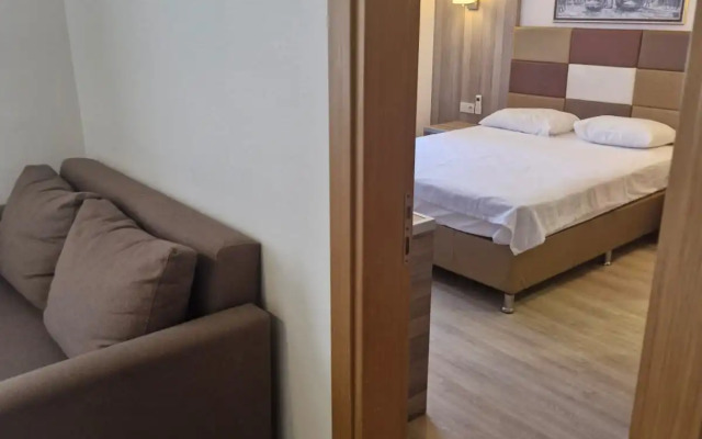 Pera Arya Hotel