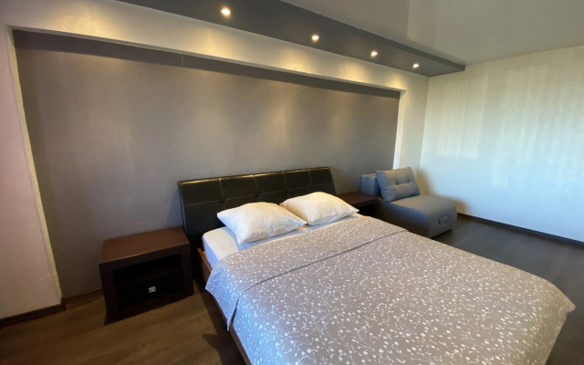 Квартира Жёлтый Нарцисс на Челюскинцев 17