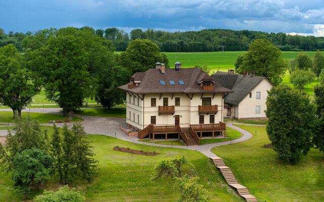 Mazmežotne Manor Hotel