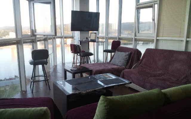 S Vidom na Yenisey i Stolby Apartments