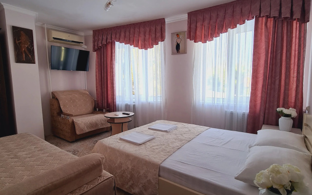 Zolotoy Lev Hotel