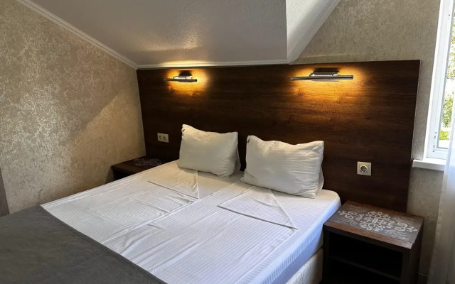 Maro Hotel