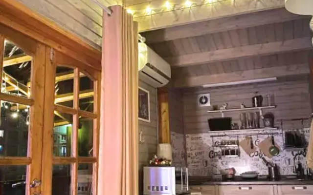 V Tsentre Sochi Private House