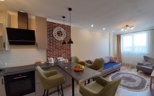Dizaynerskaya 2-h komnatnaia studiya v elitnom ZHK Apartments
