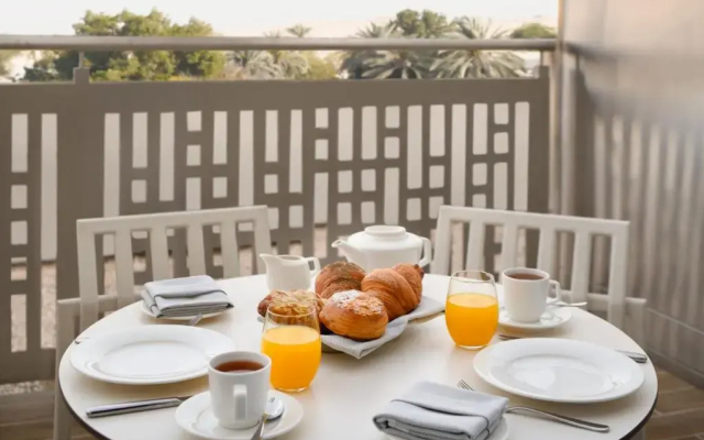 Отель Holiday Inn & Suites - Dubai Festival City by IHG