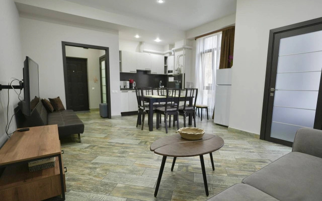 Квартира Огромная трехкомнатная квартира напротив подъемника