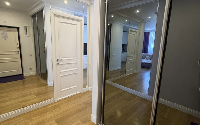 Mirror Apartment in Olympic Park Flat