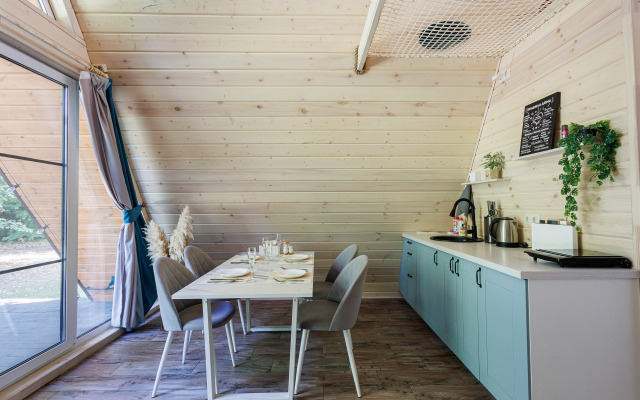 Частный дом А-фрейм для отдыха в дубовом лесу