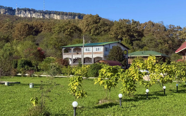 Thach from Travel Hotels Entourage