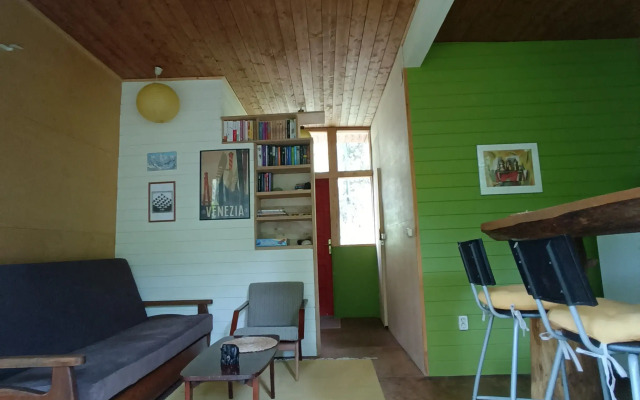 Uedinennoye v Tsentre Sochi Bungalow