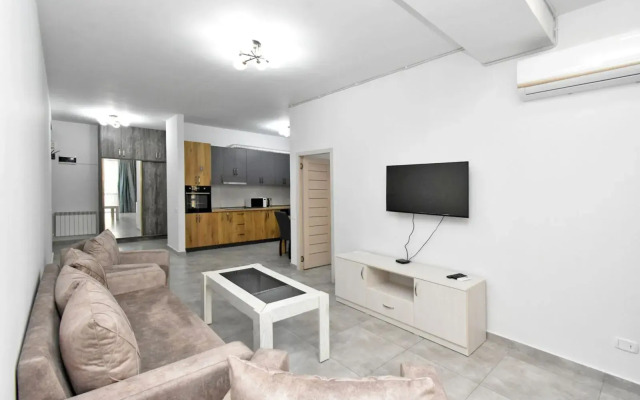 2-K v Novostroyke, Ulitsa Arama, Di412 Flat