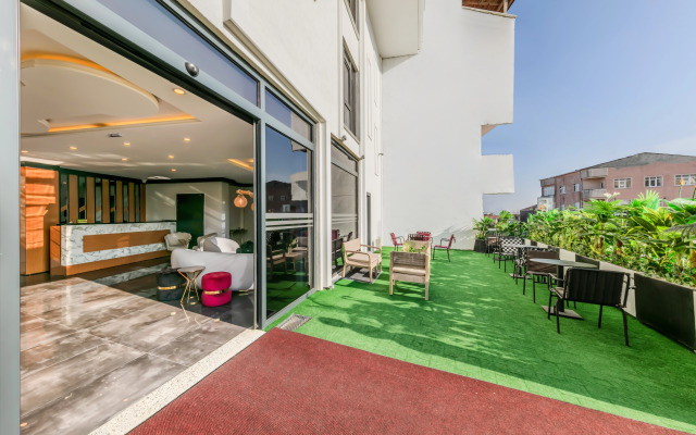 Отель Solin Airport Hotel