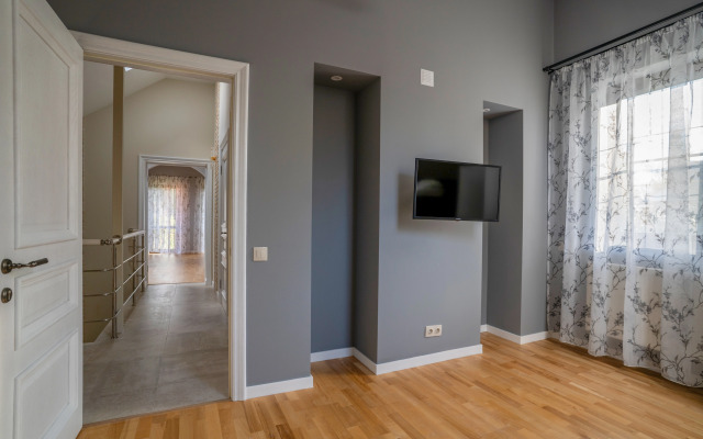 Вилла Загородный дом у озера в Подмосковье