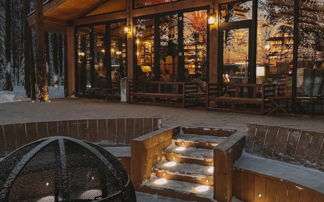 We Lodge Hotel