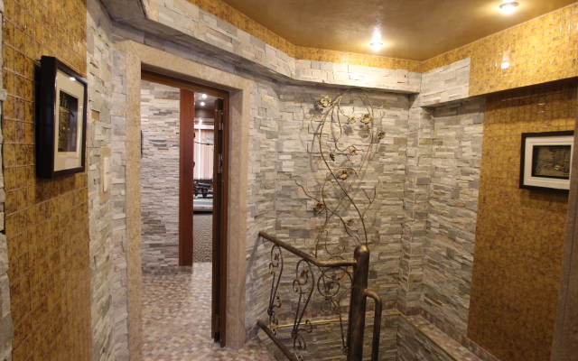 Uyut Hotel