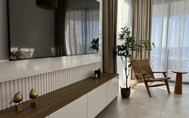 Бунгало Современное бунгало на берегу Средиземного моря