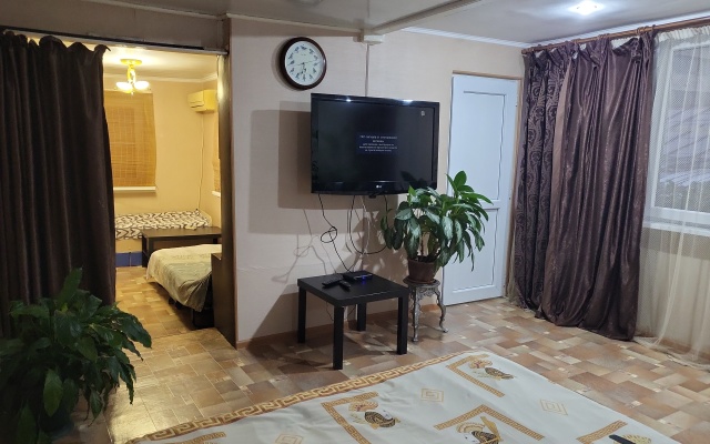 V Samom Tsentre Goroda Sukhum Apartments