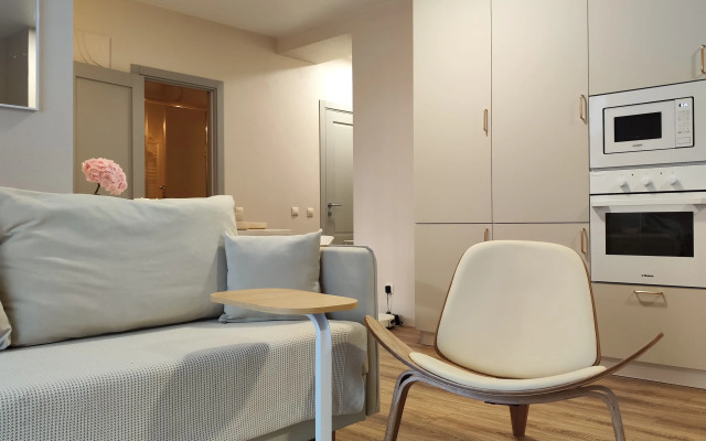 Dizaynerskaya dvushka u morya Flat
