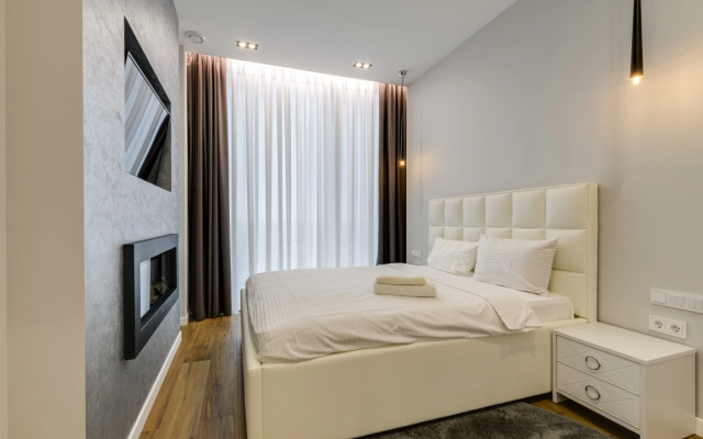 38th Floor, Stylish Apartment with Private Park