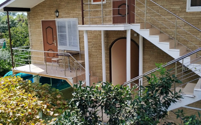 Gostinitsa Domik V Gagrakh Mini-Hotel