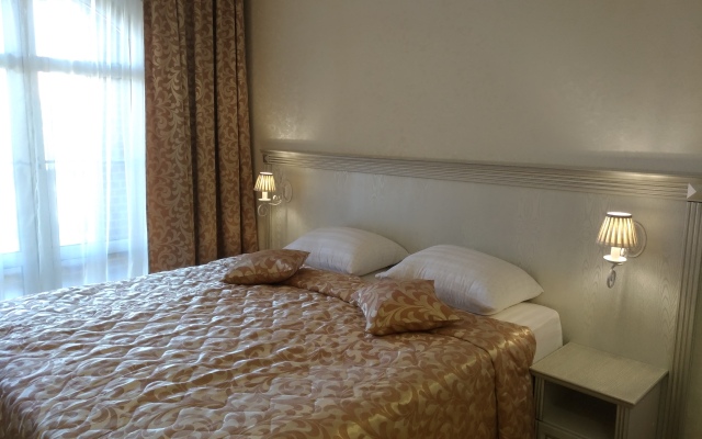 8 Avenyu Hotel