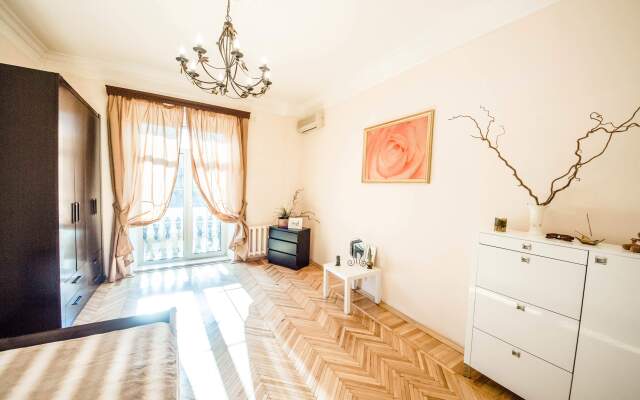 Venecianskij modern. 2K na prospekte Mira Flat