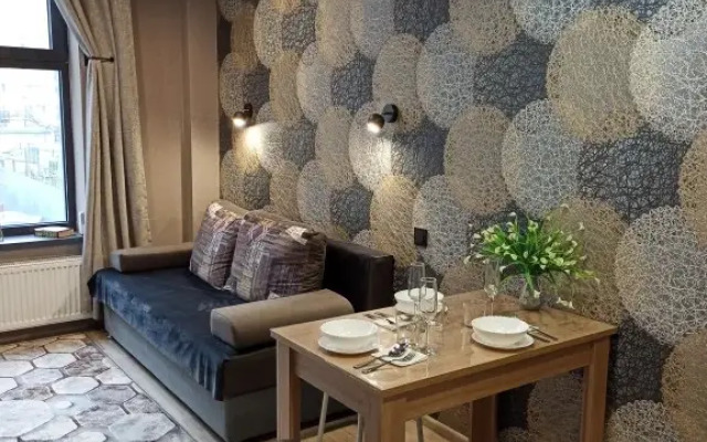 Dvuhurovnevaya Khadi_Home ryadom s Komsomolskoj Naberezhnoj Flat