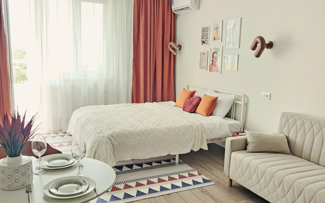 Sovremennaya studiya s vidom na les Flat