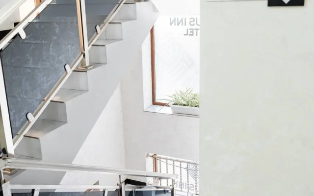 Hotel Status Inn