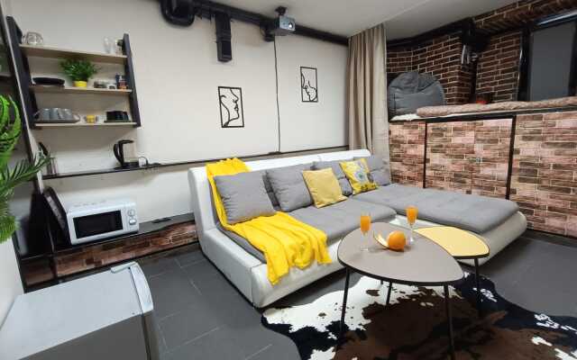 Kino Apartament Na Komsomolskoy Apartments
