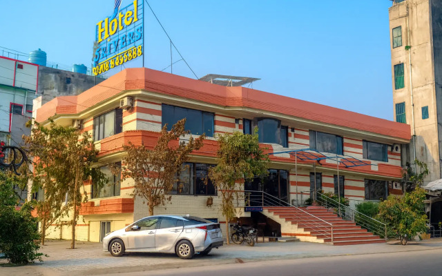 Отель Five Rivers Airport Road