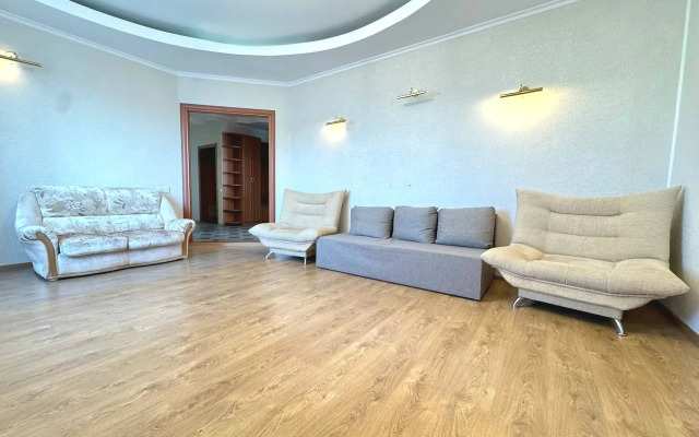 Квартира Четырехкомнатная в Центре на Островского