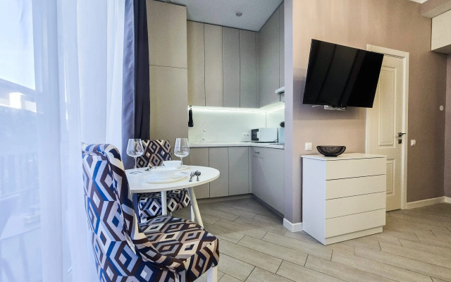 Nebol'shaya studiya dlya 2kh chelovek dlya uyedineniya so svoim balkonchikom Flat