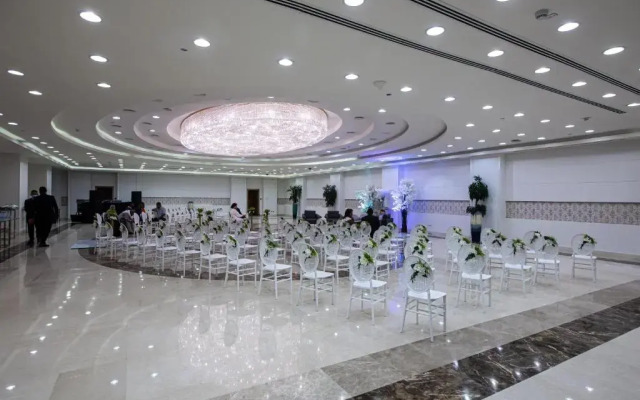 Отель Triumph Luxury Hotel