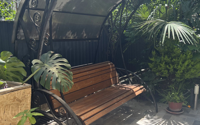 Izumrudny Guest house