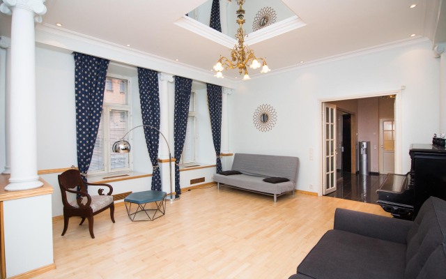 Апартаменты Апарт 24 у Эрмитажа с видом на реку Мойку