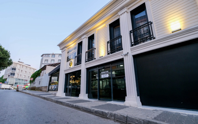 Отель Nomad Hub Istanbul Suit