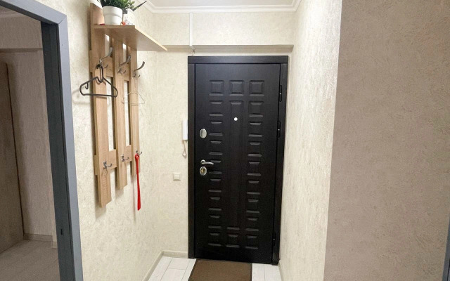 Na Vokzalnoy Ulitse 3-83 Flat