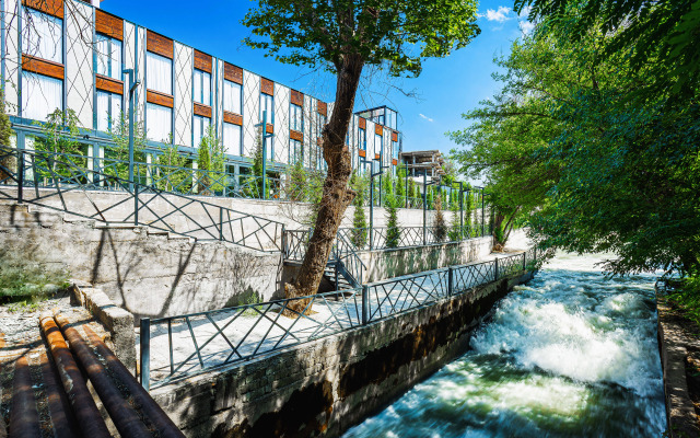 River Inn Hotel