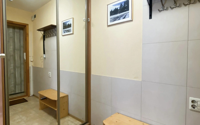 Na Bolshoy Oktyabryskoy Flat