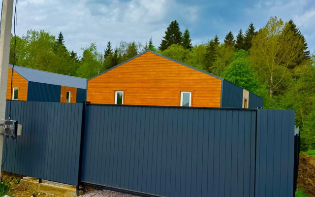 Частный дом у леса