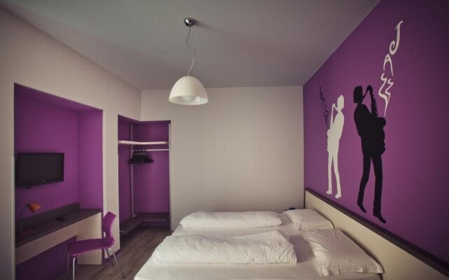 Hotel Nologo