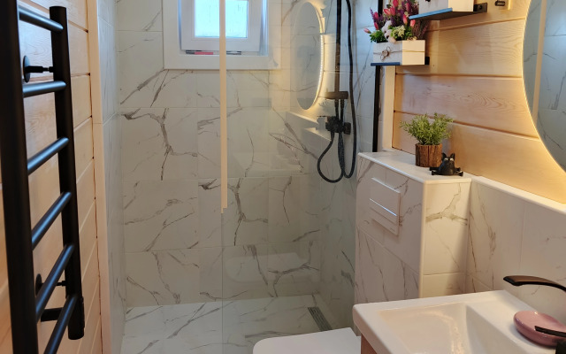 V Gostyakh U Dubrovskikh Guest house