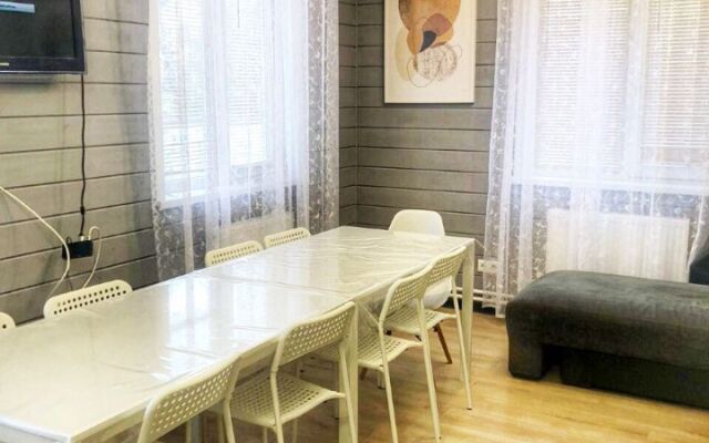 V 15 minutakh ot MtsD Udelnaya Guest house