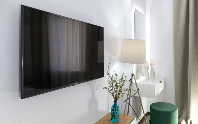 Atmosfernye na naberezhnoj v dome s kolonnami Lovets Snov 1 Apartments