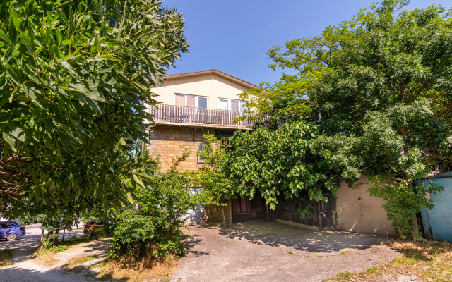 Na Leselidze 10b Guest House