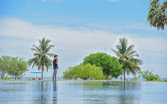Breeze Pasikudah Resort Hotel
